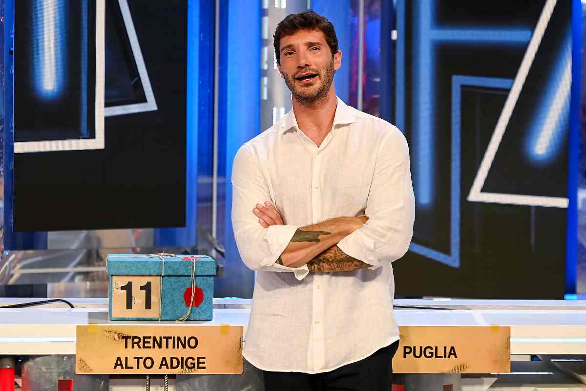 Stefano De Martino cambia programma