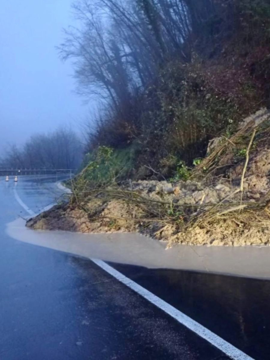 Maltempo in Toscana, allerta rossa in 4 province: 2 feriti a causa di una frana a Calenzano