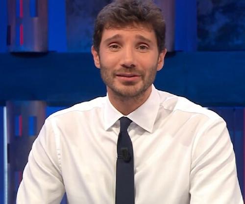 Stefano De Martino avvistato con una bellissima donna