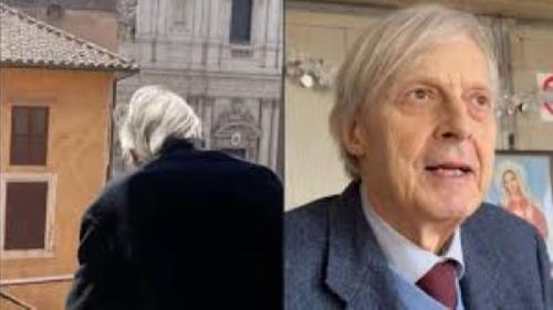 Sgarbi prima foto rimossa