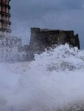 Tromba marina, maltempo a Napoli