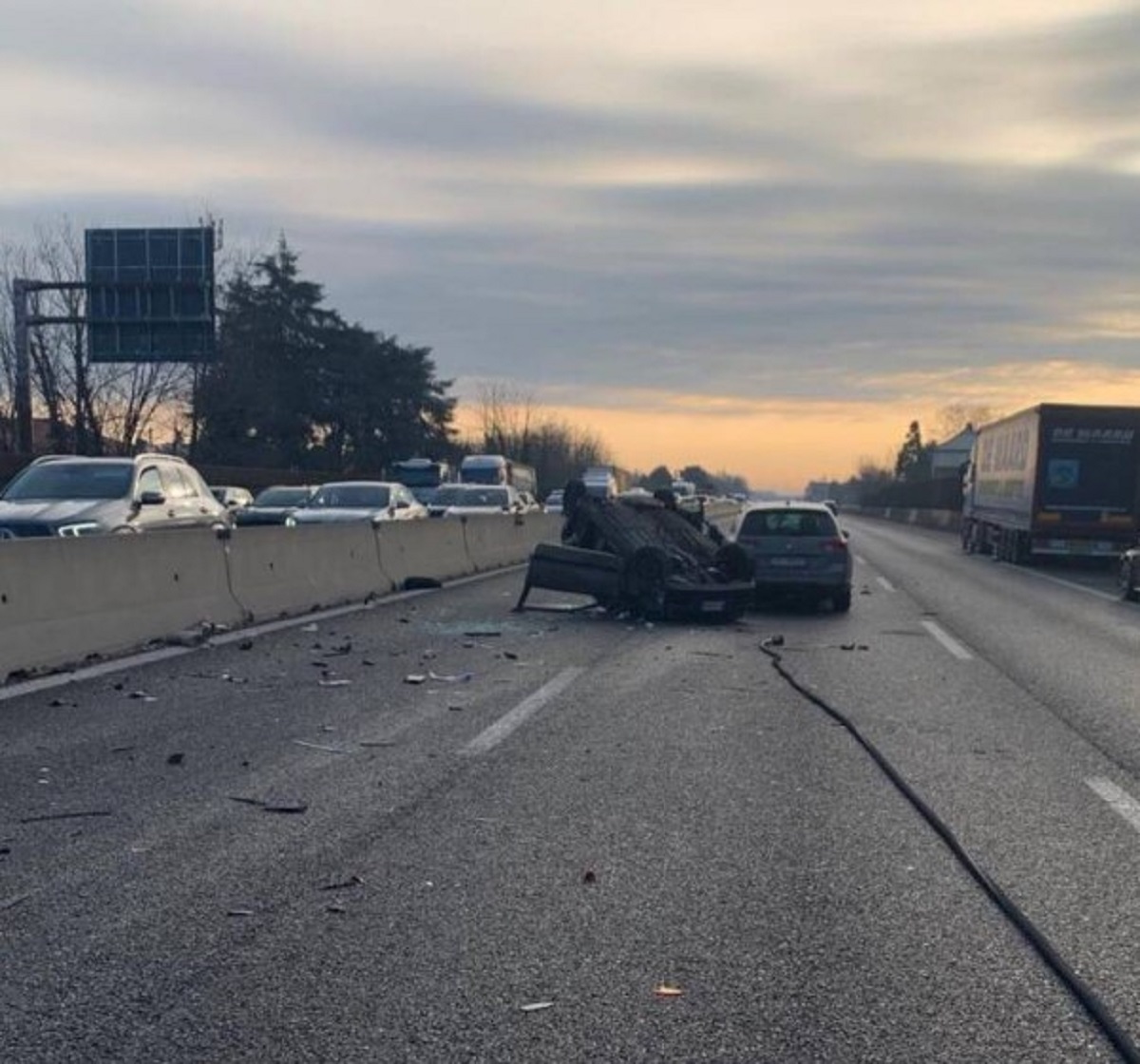 Incidente su A8, tre persone coinvolte e lunghe file