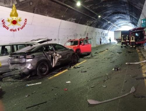 Scene di incidente nella galleria Aprosio