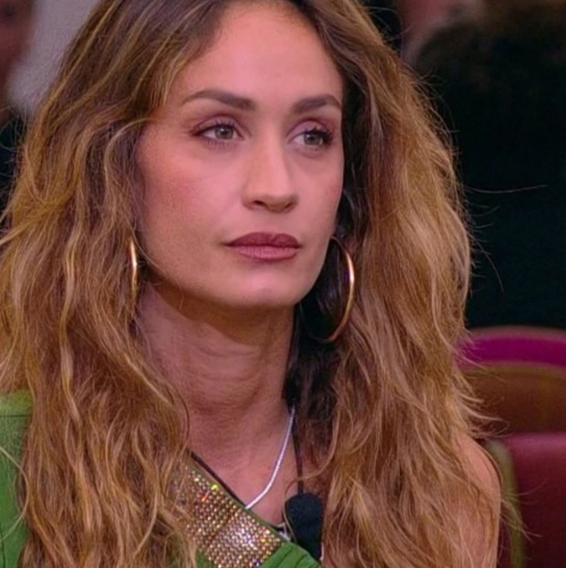 Helena Prestes canta