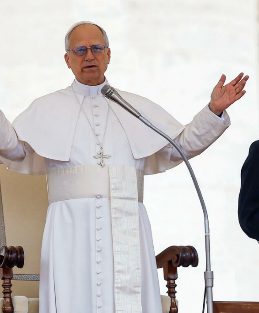 Papa Leone XIV parla ai fedeli