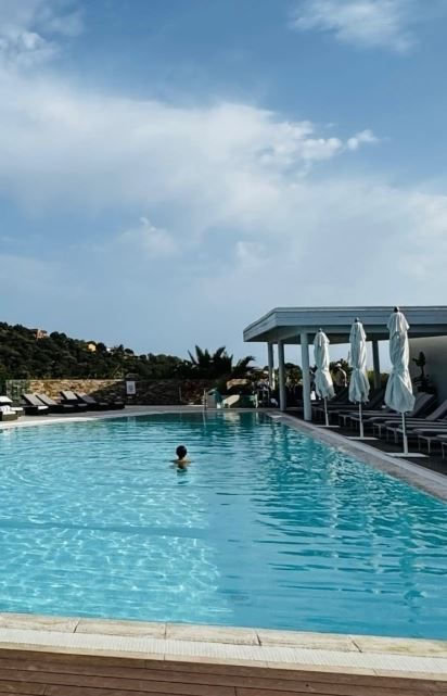 Anna Tatangelo durante la vacanza in Sardegna