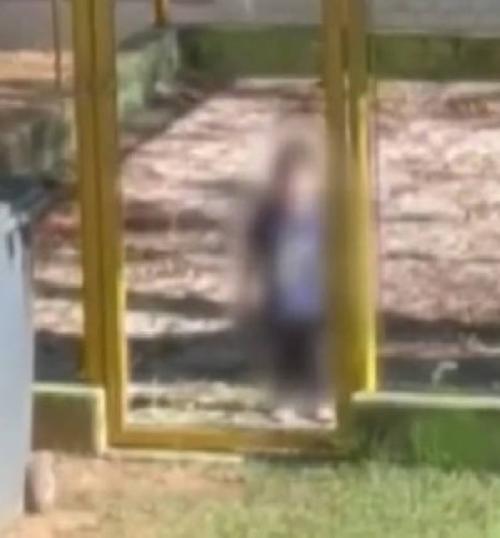 bambina isolata genitori arrestati non sa parlare