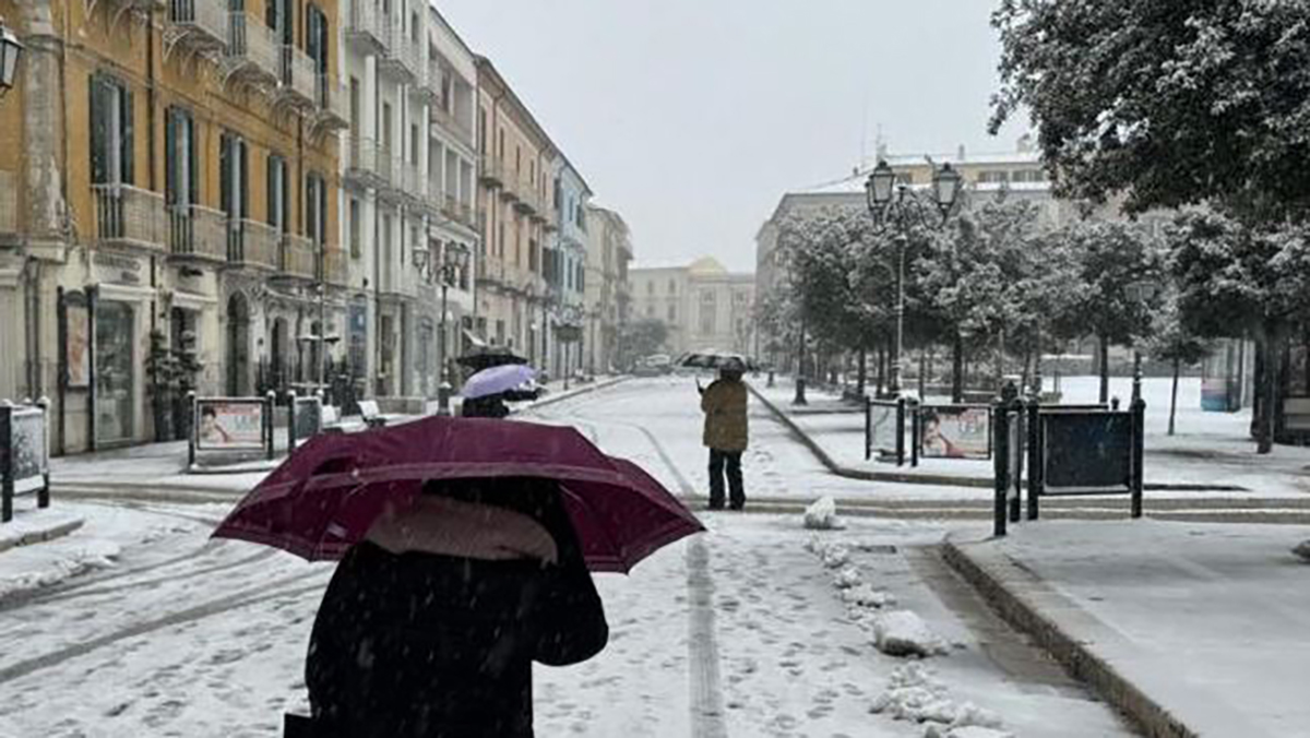 Meteo, arriva il freddo vero e ci sarà da tremare: temperature giù fino a 2 gradi, ecco quando