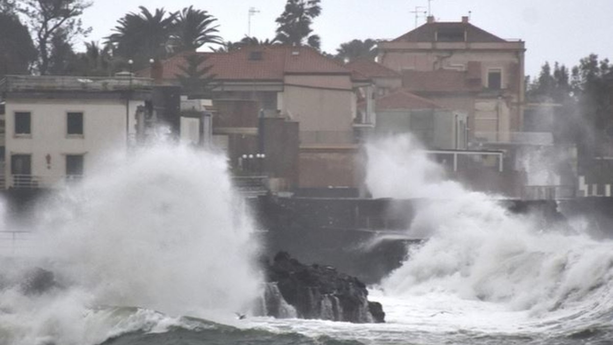 Maltempo, weekend da incubo e scuole chiuse: cosa succede