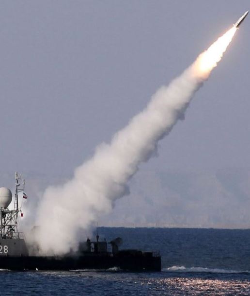 Trump contro gli alleati e la Nato: avvertimento sugli approvvigionamenti di petrolio con Hormuz in mano all’Iran