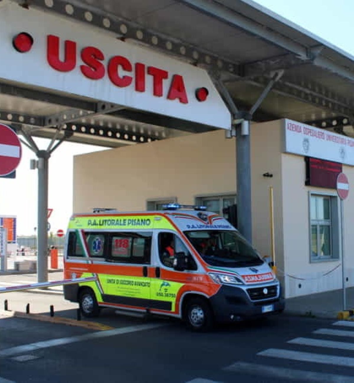 pisa aggressione forbici 12enni