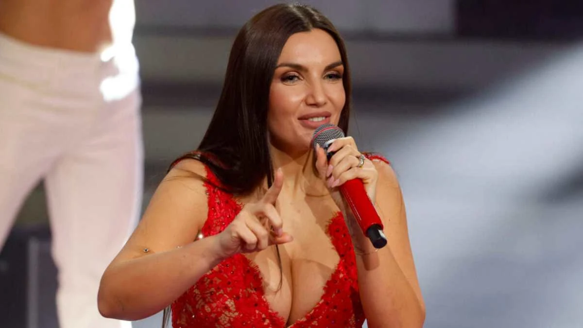 Elettra Lamborghini assente in tv all’ultimo: l’annuncio in diretta e il ricovero al Gemelli