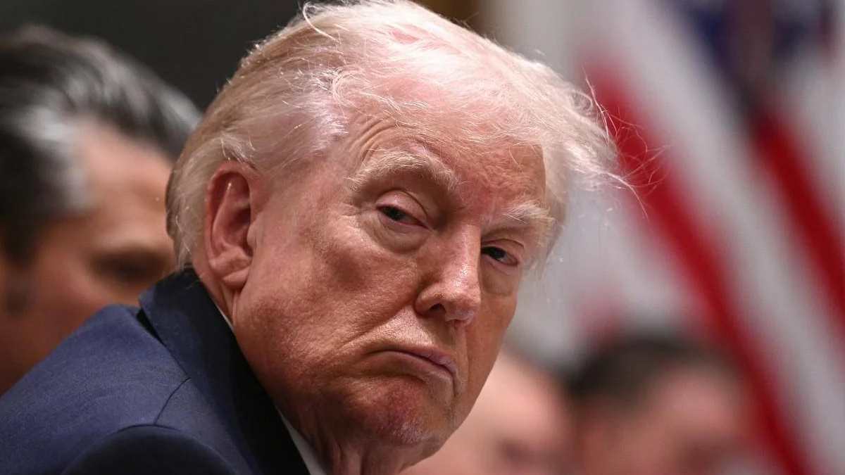 “L’ha fatto davvero!”. Trump, il gesto clamoroso dopo l’attacco a Papa Leone