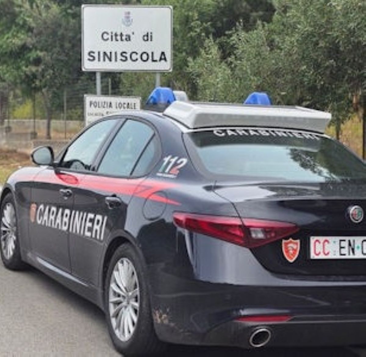 turisti lasciano figlia sole denunciati