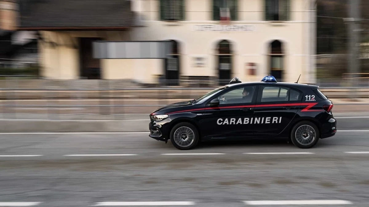 Pattuglie dei carabinieri intervenute per gli accertamenti