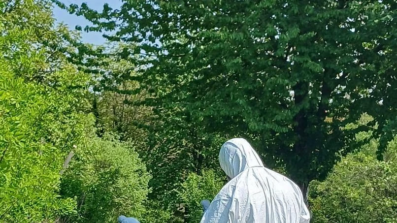 Mezzi delle forze dell’ordine e scena dell’intervento nell’Astigiano