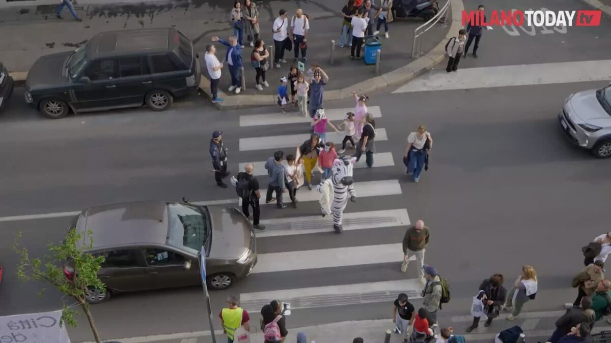 Flashmob in via Porpora in ricordo delle vittime