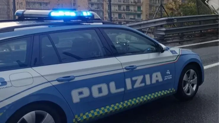 Ambulanza e soccorsi a incidente stradale grave