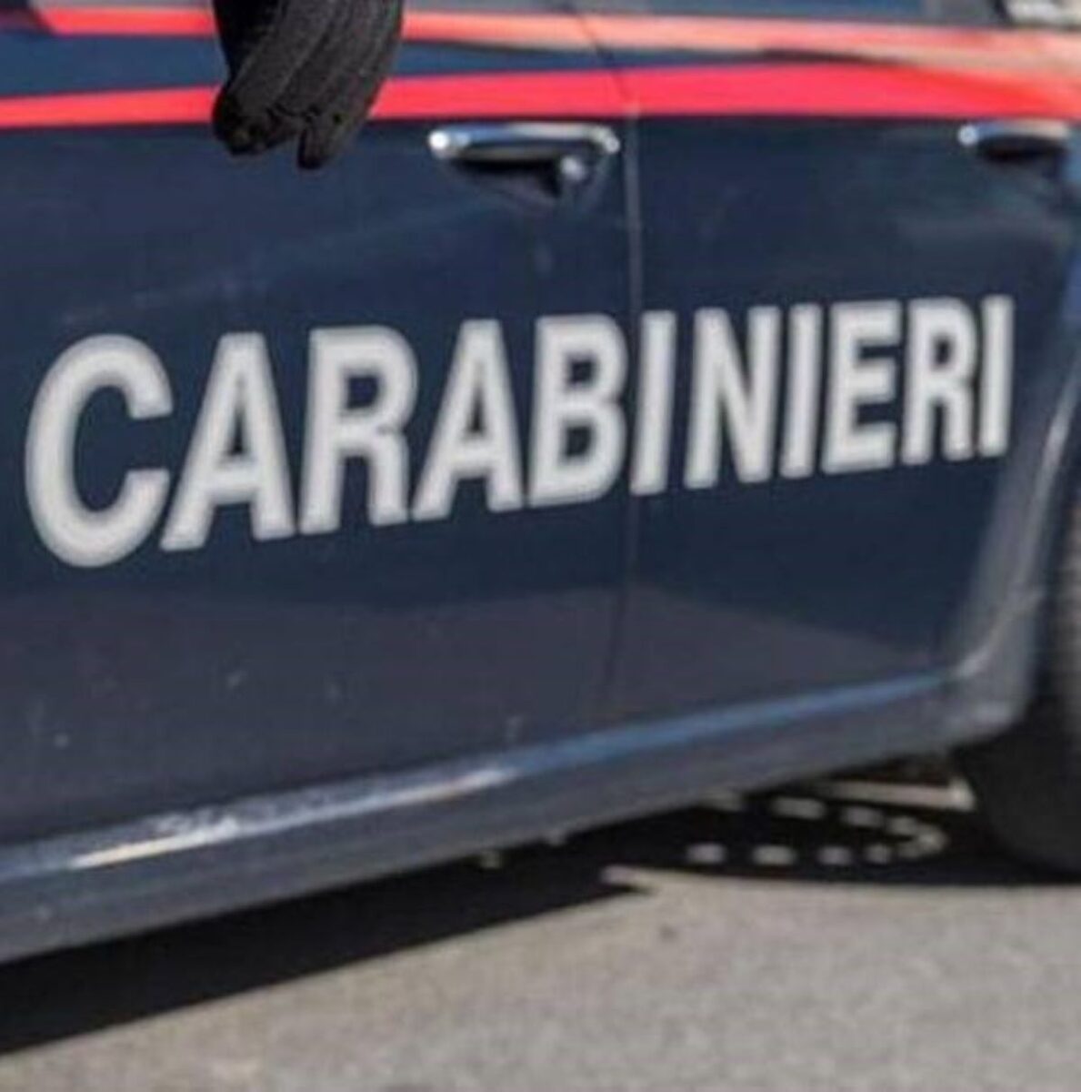 Carabinieri intervengono durante le elezioni