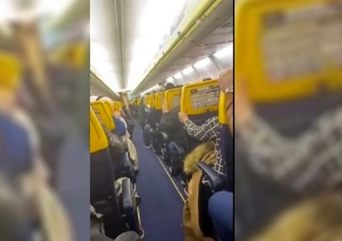 Aereo Ryanair in fase di atterraggio sotto il temporale