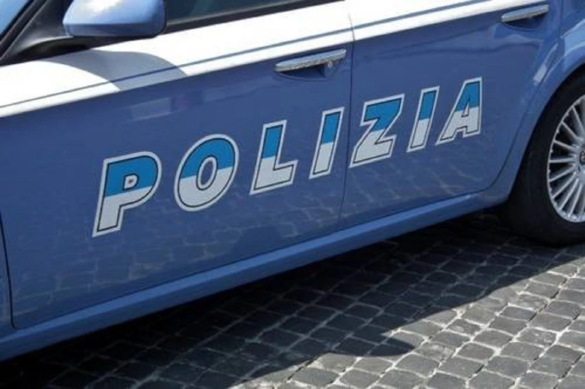 Auto della Polizia di Stato intervenuta sul posto