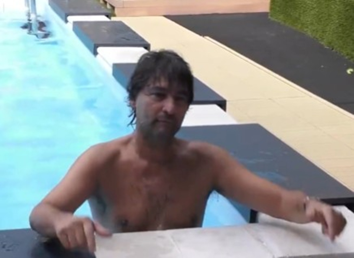 Simone Annicchiarico durante il reality