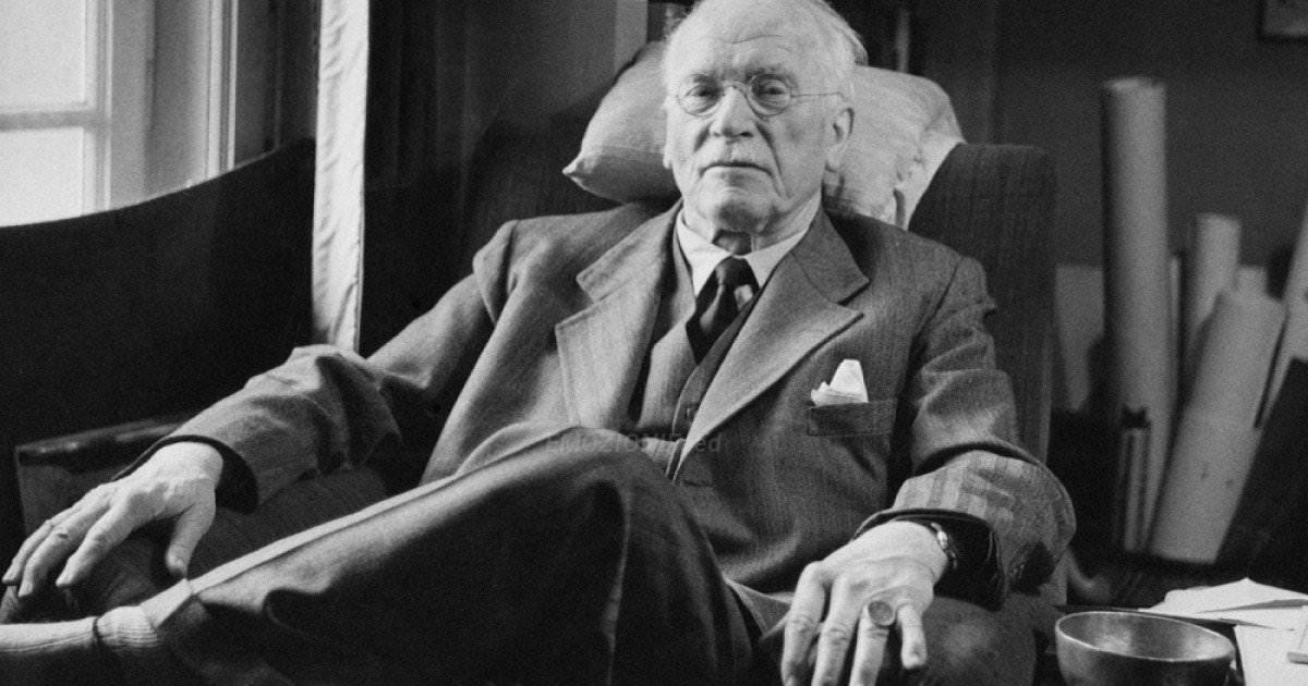 Carl Jung ha detto: "Siamo tutti nati originali e moriamo copie"