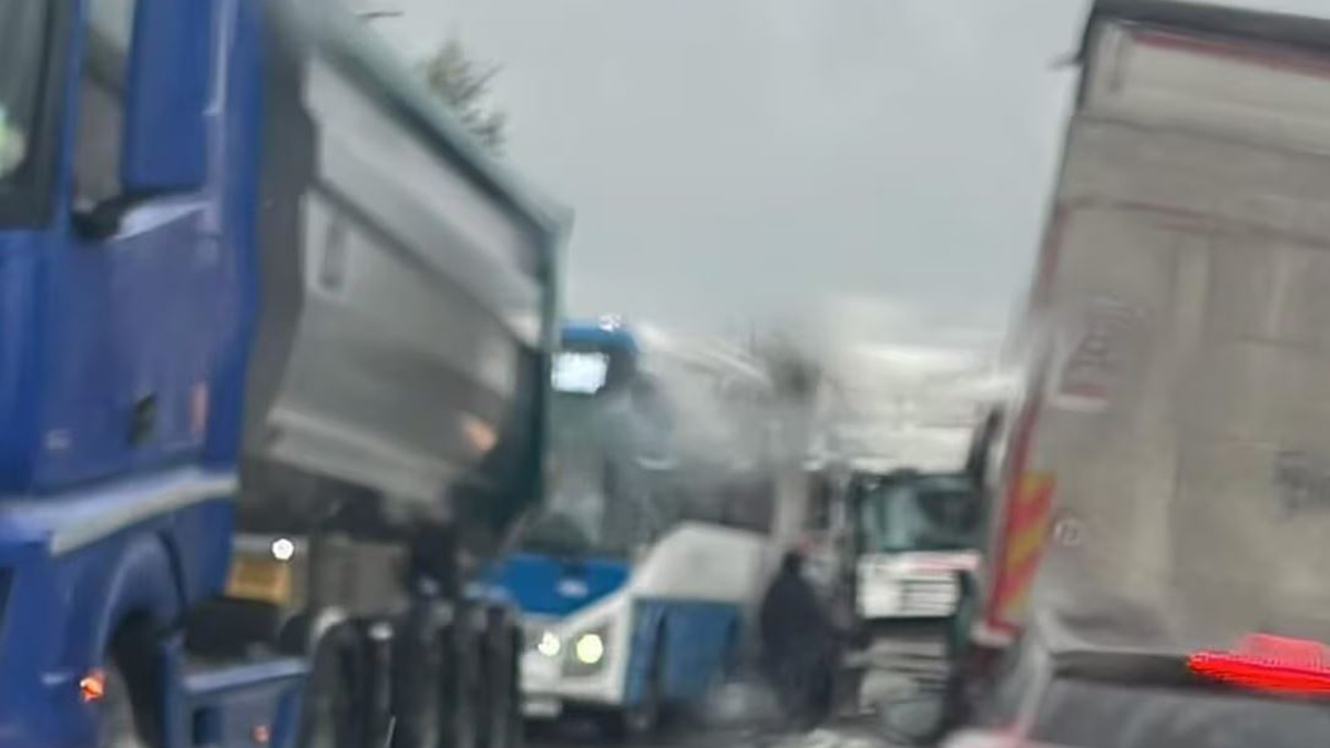 Incidente tra camion e pullman sulla Telesina